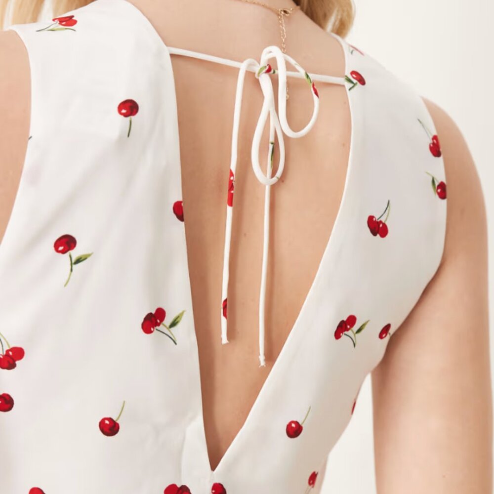 NWT Abercrombie & Fitch plunge neck sleeveless top in cherry print - Picture 5 of 5